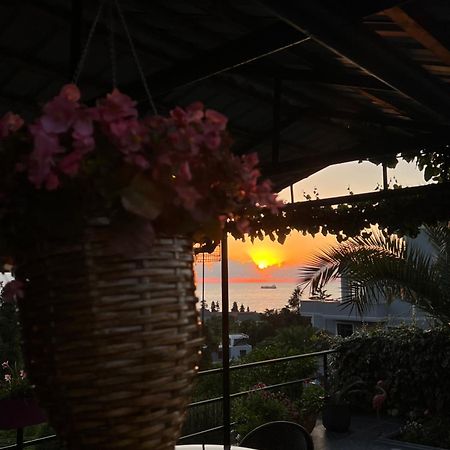 Kemeni Garden Hotel Batumi Ngoại thất bức ảnh
