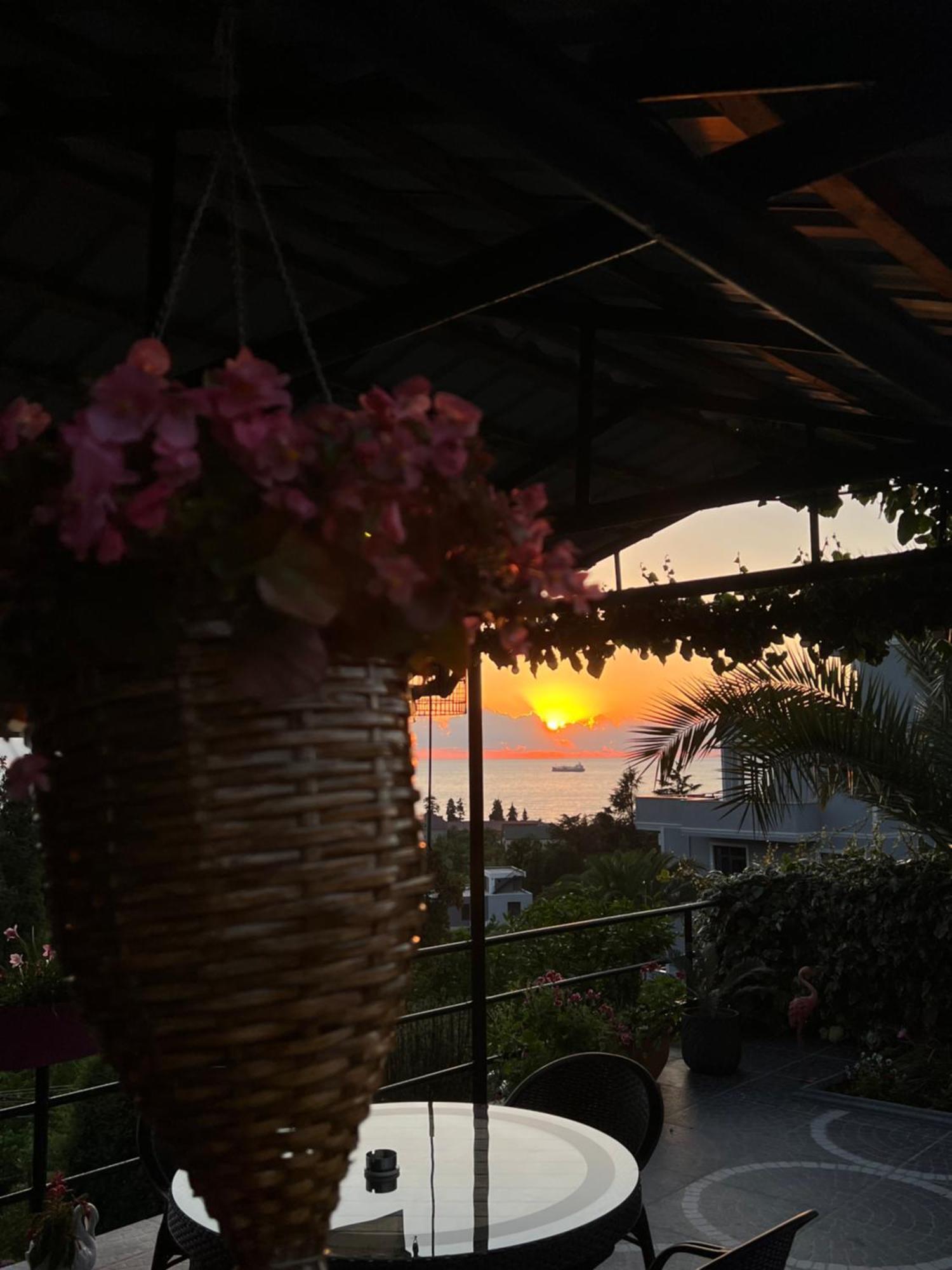 Kemeni Garden Hotel Batumi Ngoại thất bức ảnh